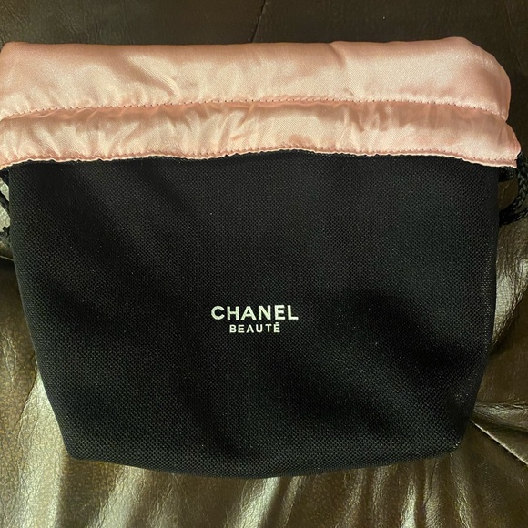 CHANEL Black Cosmetics/Make Up Bag - Picture 3 of 8